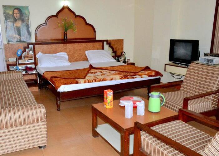 Hotel Silver Heights, Unnao 1
